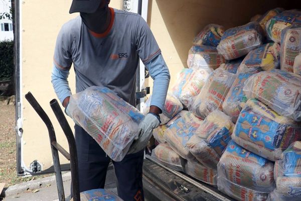 Kits da alimentação escolar serão entregues nesta sexta-feita (22), no Paraná