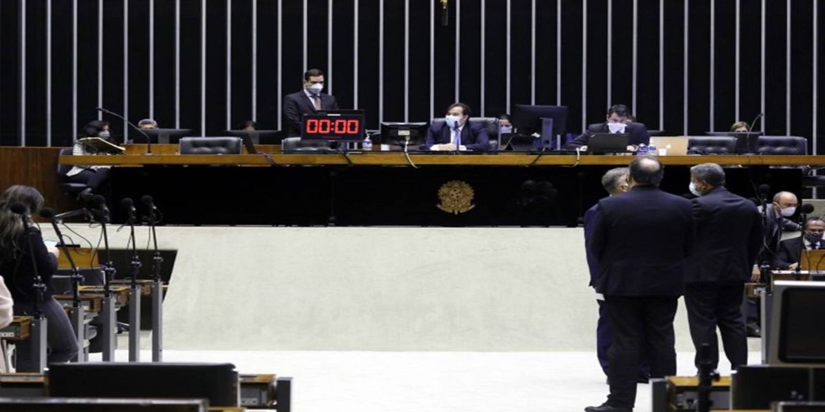 Plenário pode analisar hoje programa de benefícios a profissional de saúde do SUS na pandemia