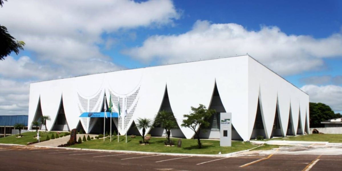 Estado nomeia 104 novos agentes universitários na Unioeste