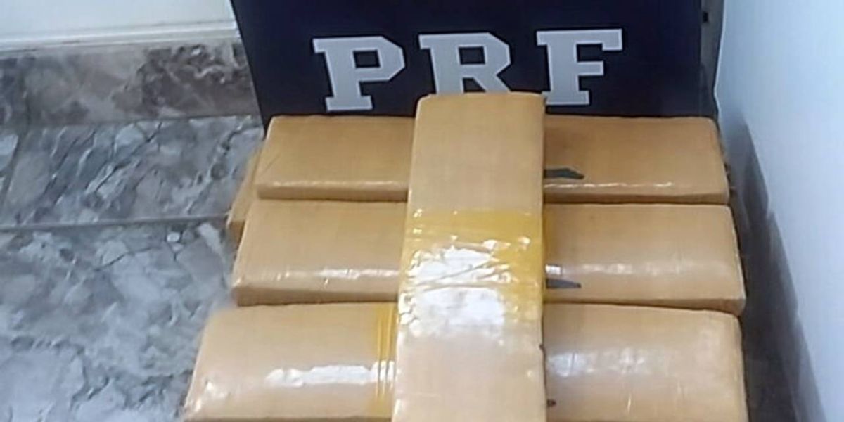 PRF realiza apreensão de droga com passageiro que utilizava veículo de aplicativo de transporte