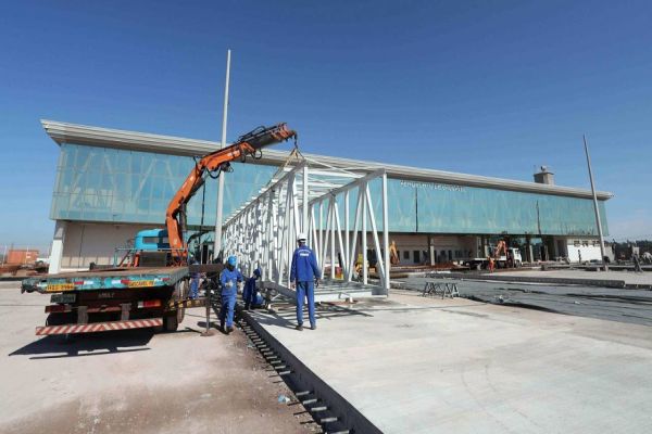 Pontes de embarques já começam a ser estruturadas no Aeroporto de Cascavel