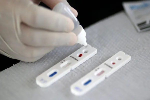 Foto relacionada a notícia: Britânicos que produzem vacina farão testes com 10 mil pessoas