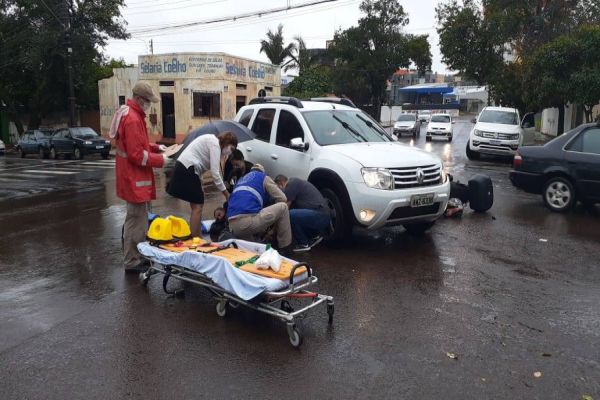 Imagem referente a notícia: Motociclista sofre fratura em perna após colisão de trânsito na Região Central