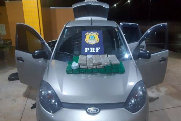 PRF apreende veiculo com fundo falso carregado com maconha na BR-277