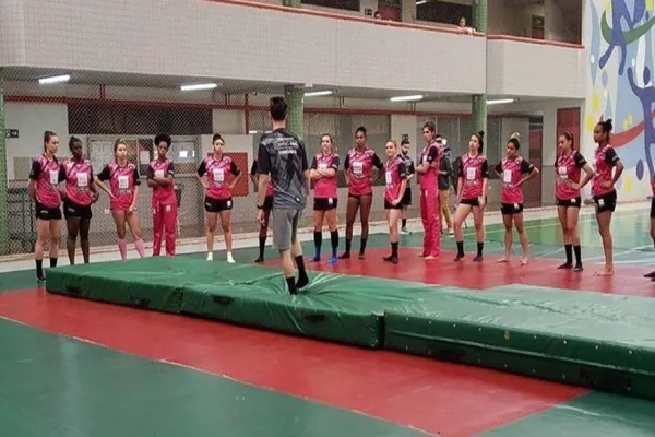 Foto relacionada a notícia: Handebol FAG segue treinando intensamente durante a pandemia