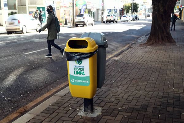 Cascavel instala 160 lixeiras na região central da cidade