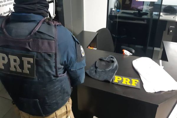 PRF apreende quatro suspeito de assalto na BR-277 em Santa Tereza do Oeste