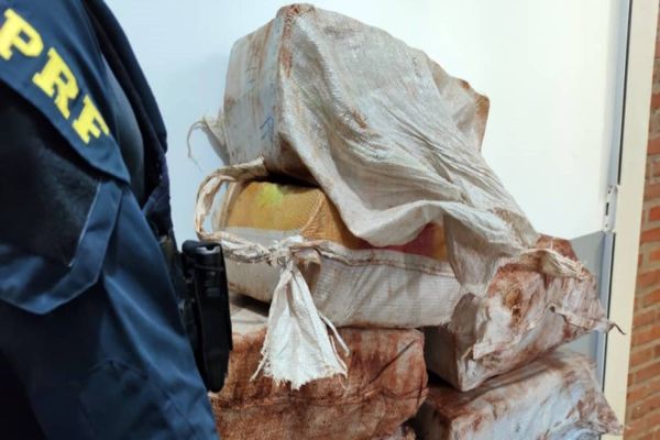 PRF apreende veículo carregado de maconha na BR-163