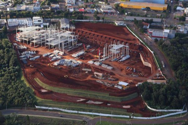 Shopping Catuaí suspende construção e venda de espaços em Cascavel