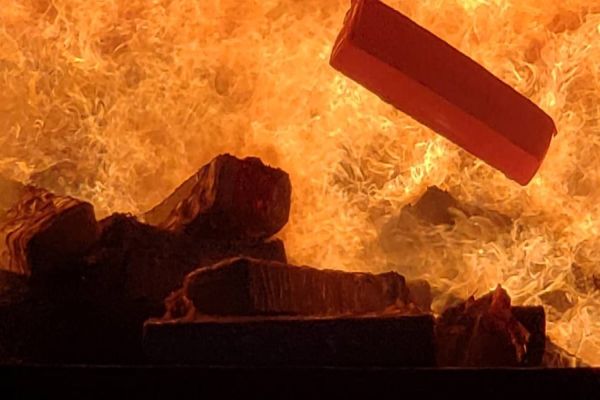 Imagem referente a notícia: Denarc incinera mais quatro mil quilos de drogas em Cascavel