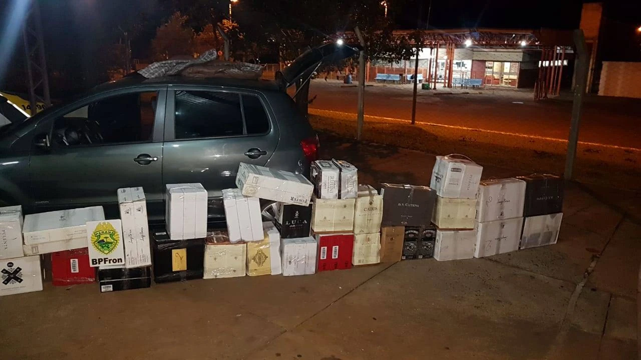 Foto relacionada a notícia: BPFRON apreende Caixas de Vinho oriundos da Argentina durante Operação Hórus em Barracão-PR