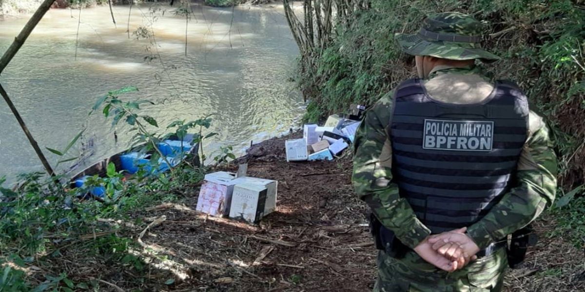 BPFron apreende carga de vinho em embarcação clandestina no Rio Santo Antônio