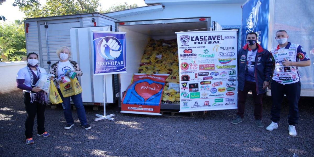 Cascavel Futsal realiza a entrega de donativos arrecadados na ação solidária Futsal Faz Bem