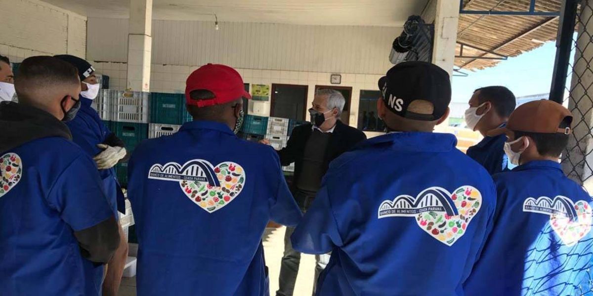 Depen Paraná distribui kits de proteção na Ceasa