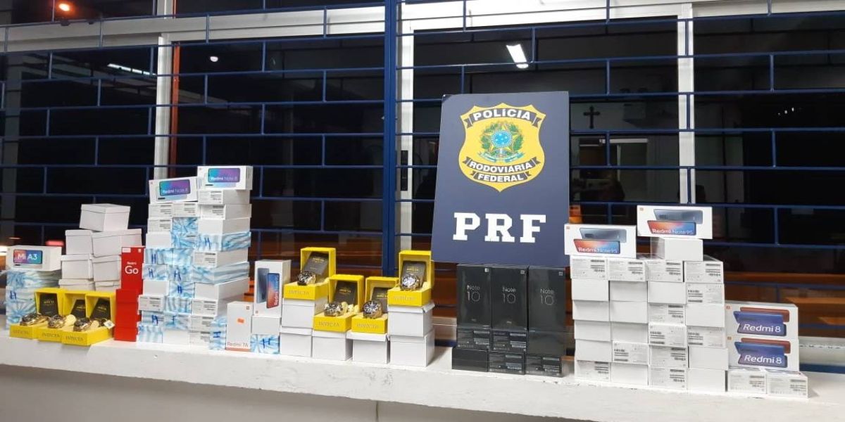 PRF Ponta Grossa apreende em ônibus de linha drogas  e mercadorias de origem estrangeira