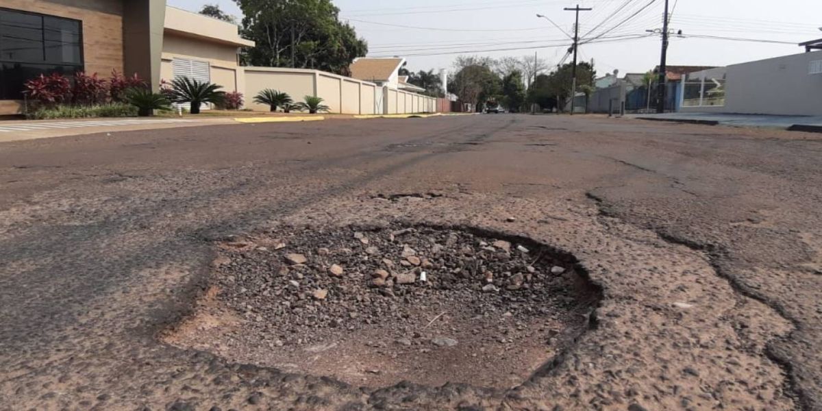 Vereador solicita à Secretaria de Obras recape asfáltico em ruas do Parque Verde
