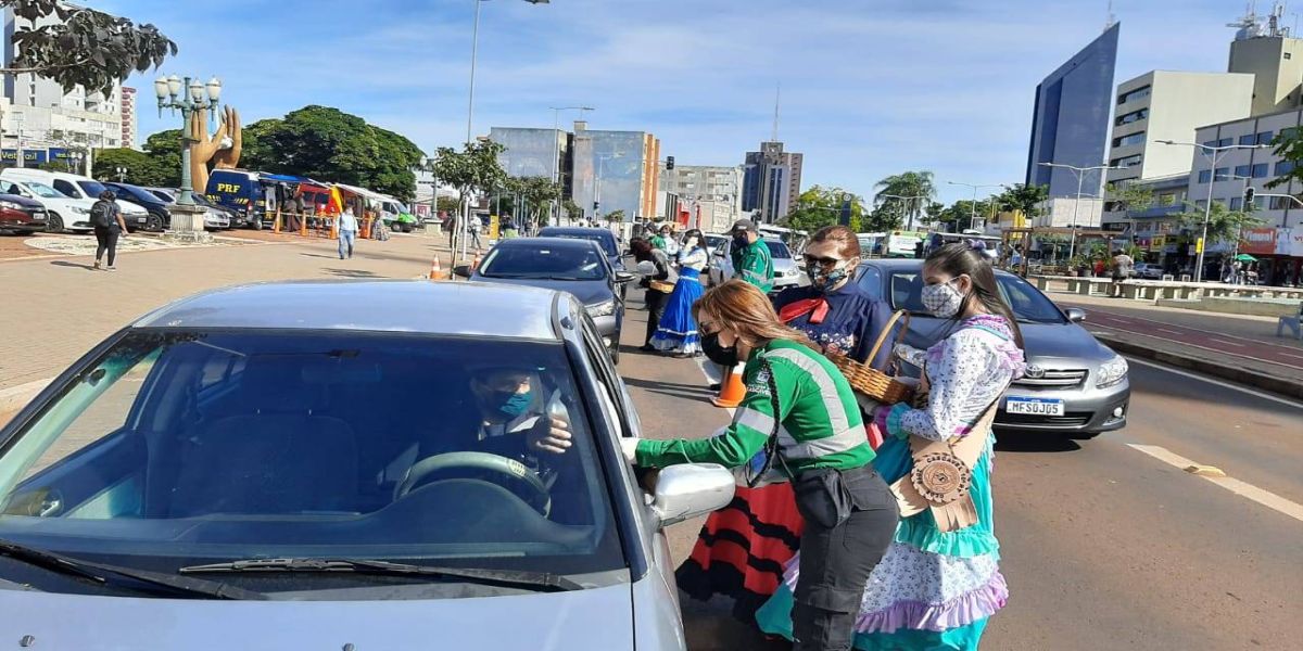 Entrega de 500 máscaras marca encerramento do Maio Amarelo em Cascavel