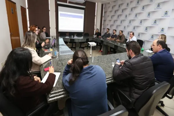 Foto relacionada a notícia: Prefeitura revoga leis antigas após trabalho de Comissão da Câmara