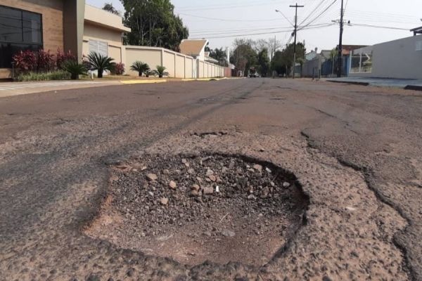 Vereador solicita à Secretaria de Obras recape asfáltico em ruas do Parque Verde