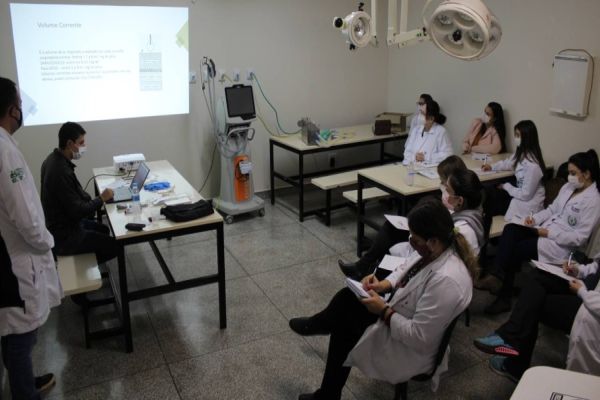 Fisioterapeutas participam em curso de manejo prático de ventilação mecânica em Cascavel