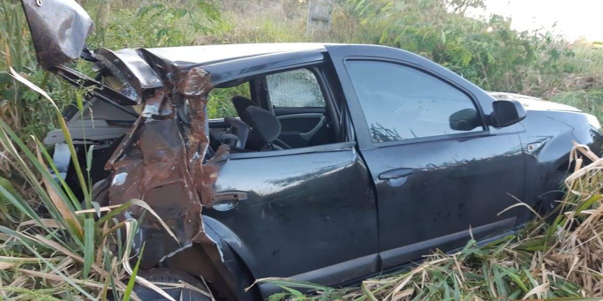Condutor fica gravemente ferido após veículo capotar na BR-163 em Marechal Rondon