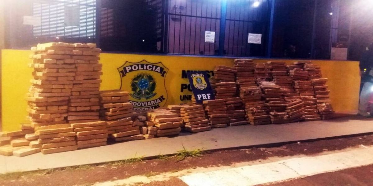 PRF apreende 976 kg de maconha em Ponta Grossa