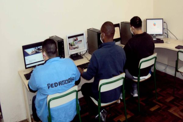 Presos do Paraná cursam ensino superior a distância