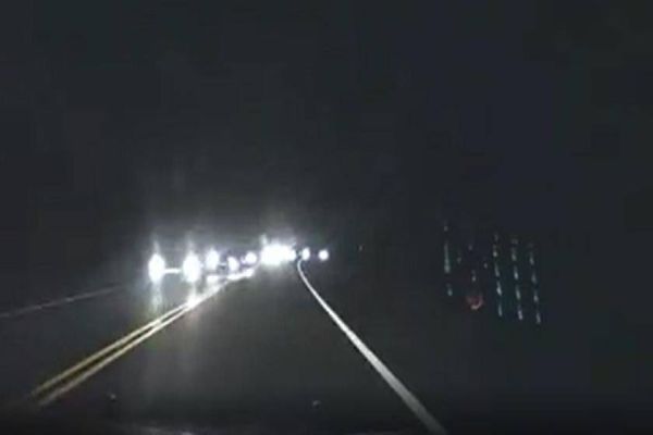 Imagem referente a notícia: PRF evita colisão frontal com viatura e autua motorista em quase R$ 6 mil; assista