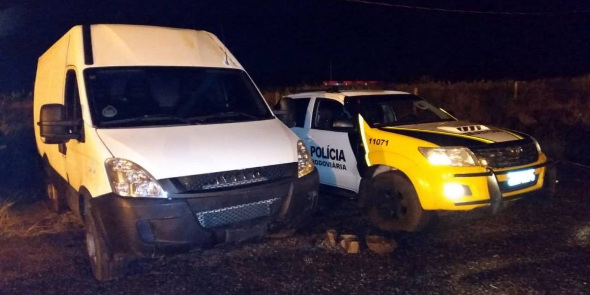 PRE de Cascavel apreende veículo preparado para transportar contrabando na PRc-272