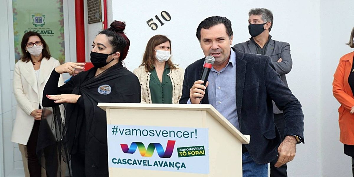 Vereadores acompanham inauguração de Clínica Escola para Autistas