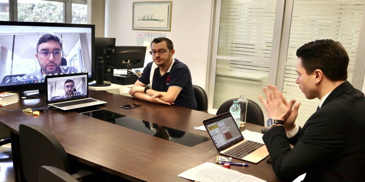 Reuniões online aproximam pais e equipes pedagógicas