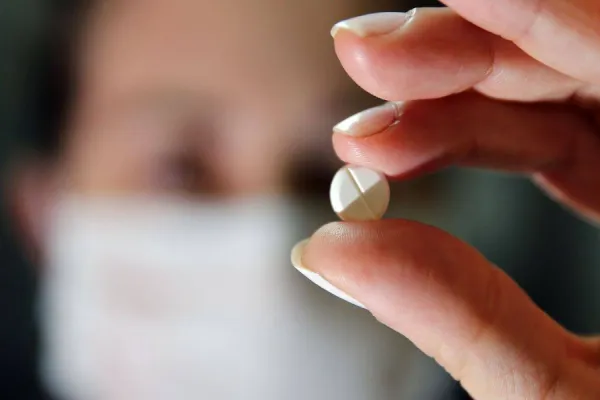 Foto relacionada a notícia: OMS anuncia retomada de testes com hidroxicloroquina para covid-19