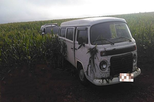 Imagem referente a notícia: BPFRON apreende veículo carregado com cigarros contrabandeados em Nova Santa Rosa