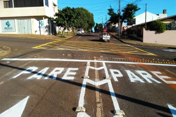 Mais três cruzamentos são sinalizados com "Yellow Box", eliminando áreas de conflito no trânsito