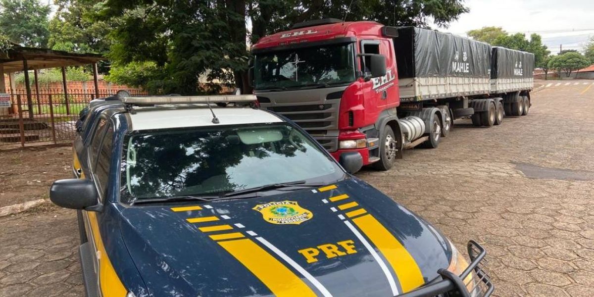 PRF de Guaíra recupera veículo furtado em Santa Catarina e apreende mercadorias contrabandeadas