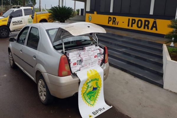 Imagem referente a notícia: PRE Iporã apreende em flagrante homem e mais de 4.000 maços de cigarros contrabandeados em veículo