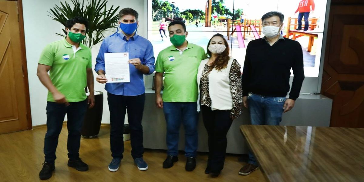 Prefeito recebe proposta de projeto de lei na área ambiental