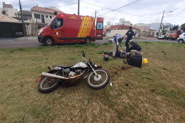 Foto relacionada a notícia: Motociclista fica ferido após colisão de trânsito na Rua Fagundes Varela