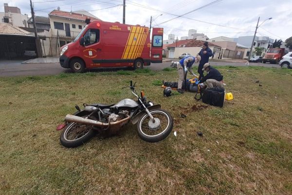 Imagem referente a notícia: Motociclista fica ferido após colisão de trânsito na Rua Fagundes Varela