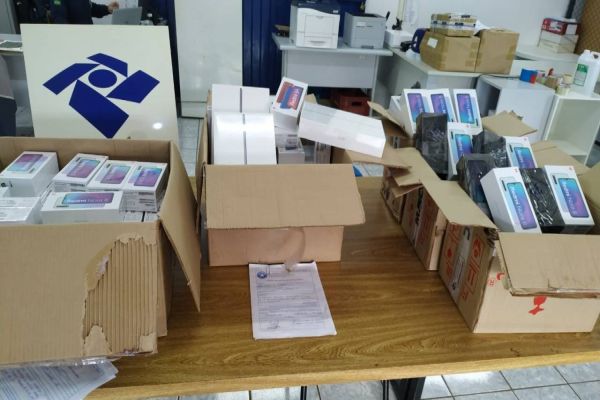 Receita Federal apreende R$ 150 mil em produtos contrabandeados em transportadoras