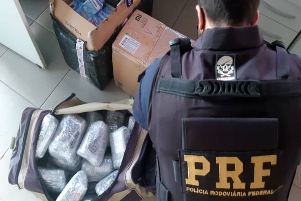 Operação Fragellum: PRF aprende R$ 80 mil em eletrônicos em Alto Paraíso (PR)