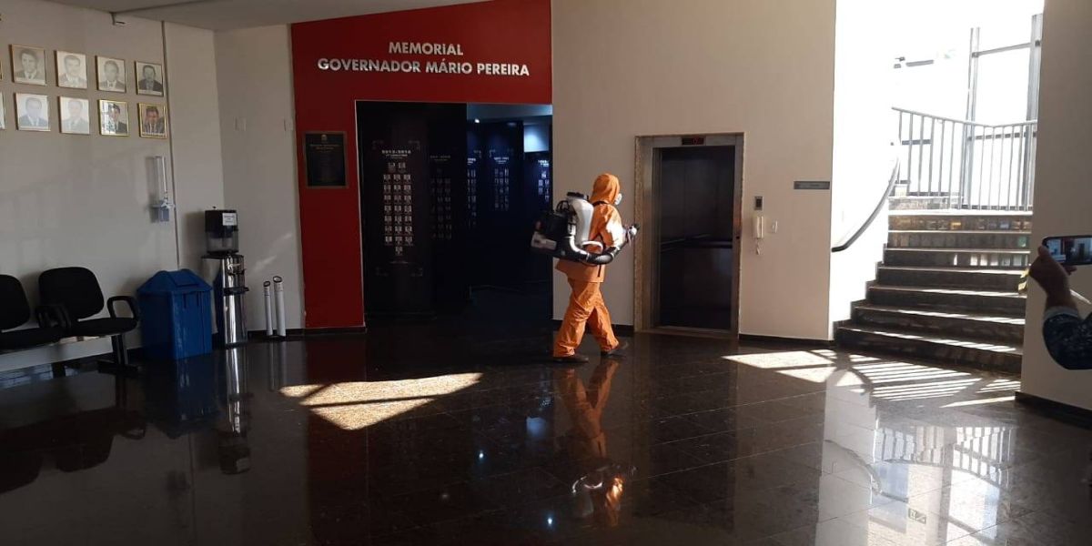 Câmara de Vereadores passa por sanitização para evitar contaminação por Covid-19