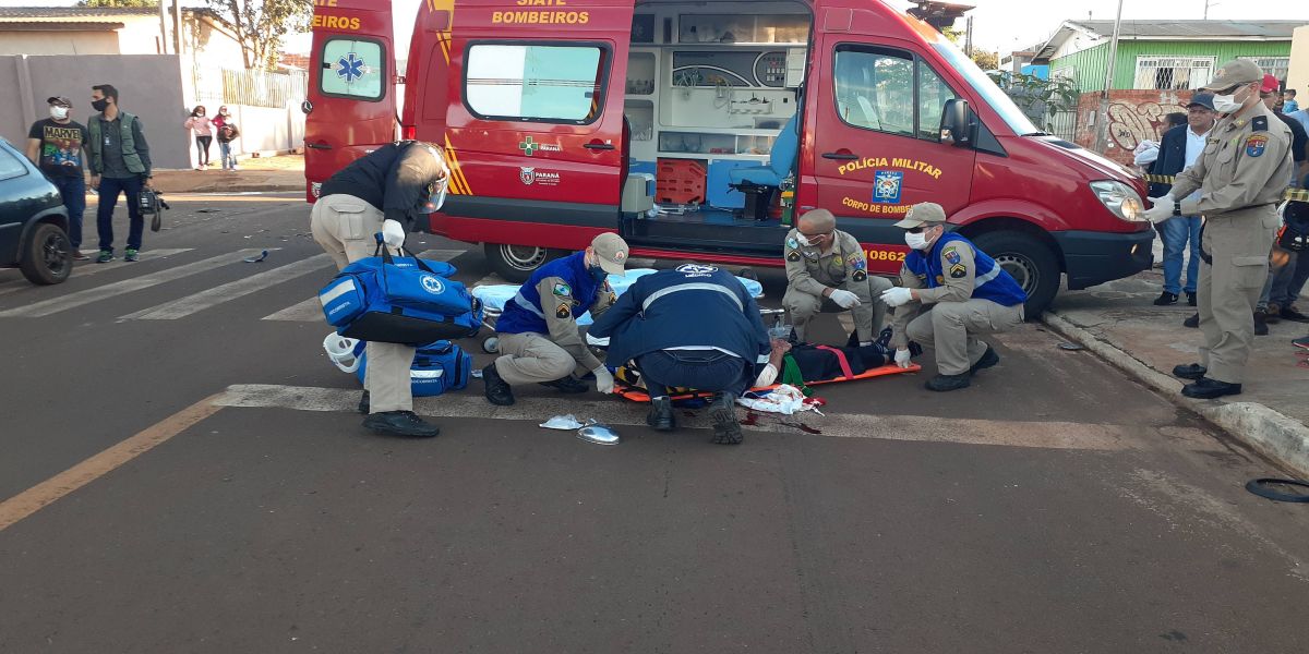 Motociclista sobre corte profundo na cabeça após batida entre carro e moto no Bairro Interlagos