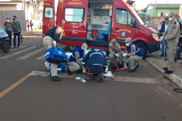 Imagem referente a notícia: Motociclista sobre corte profundo na cabeça após batida entre carro e moto no Bairro Interlagos