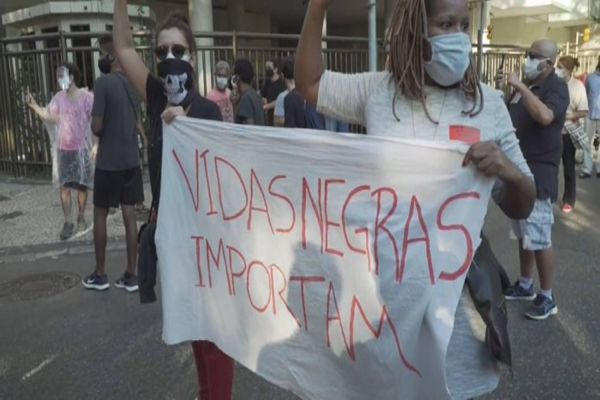 Protesto Vidas Negras Importam leva manifestantes ao centro do Rio