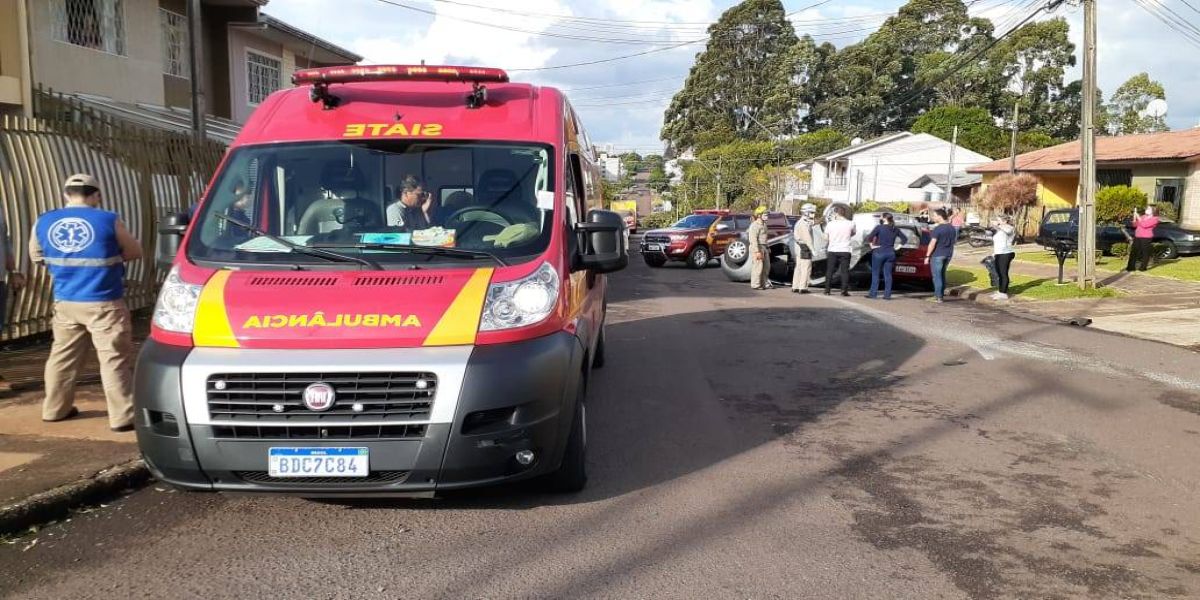 Capotamento é registrado na Rua Marechal Deodoro em Cascavel