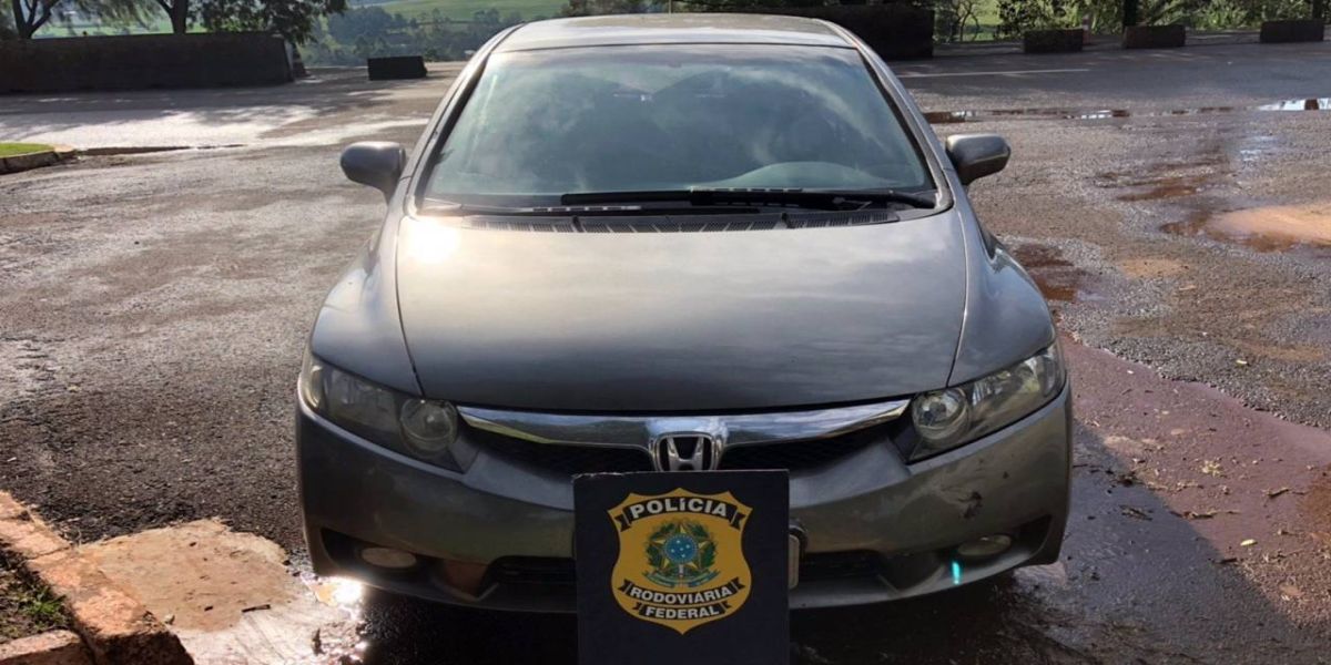 PRF recupera carro em menos de 8 horas após ser roubado em Londrina, a caminho de Foz do Iguaçu