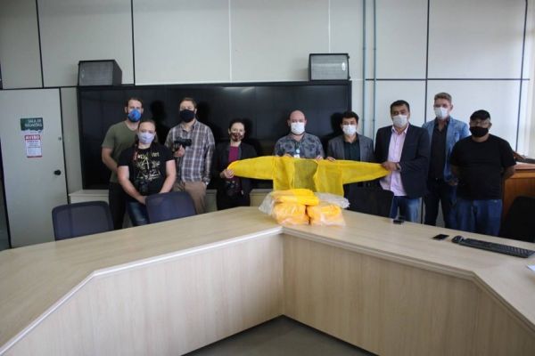 Secretaria de Saúde recebe mais EPIs confeccionados pelos internos da PEC