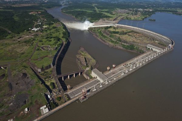 Itaipu produz 35 milhões de MWh em 2020, suficiente para iluminar o mundo por 13 horas e meia