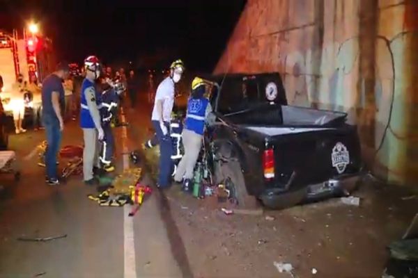 Três pessoas ficam feridas em grave colisão na PRc-467